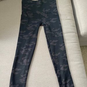 NWOT Spanx Look at me now seamless Camo Leggings